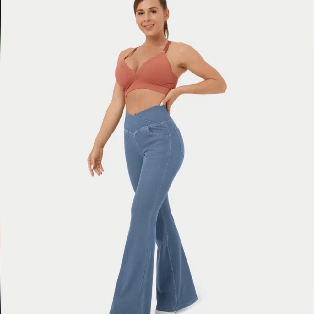 NWT  High Waisted Crossover Pocket Washed Stretchy Knit Casual Super Flare Jeans